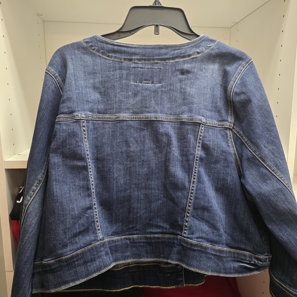 Torrid Women's Blue Denim Cropped Jacket - Picture 3 of 4